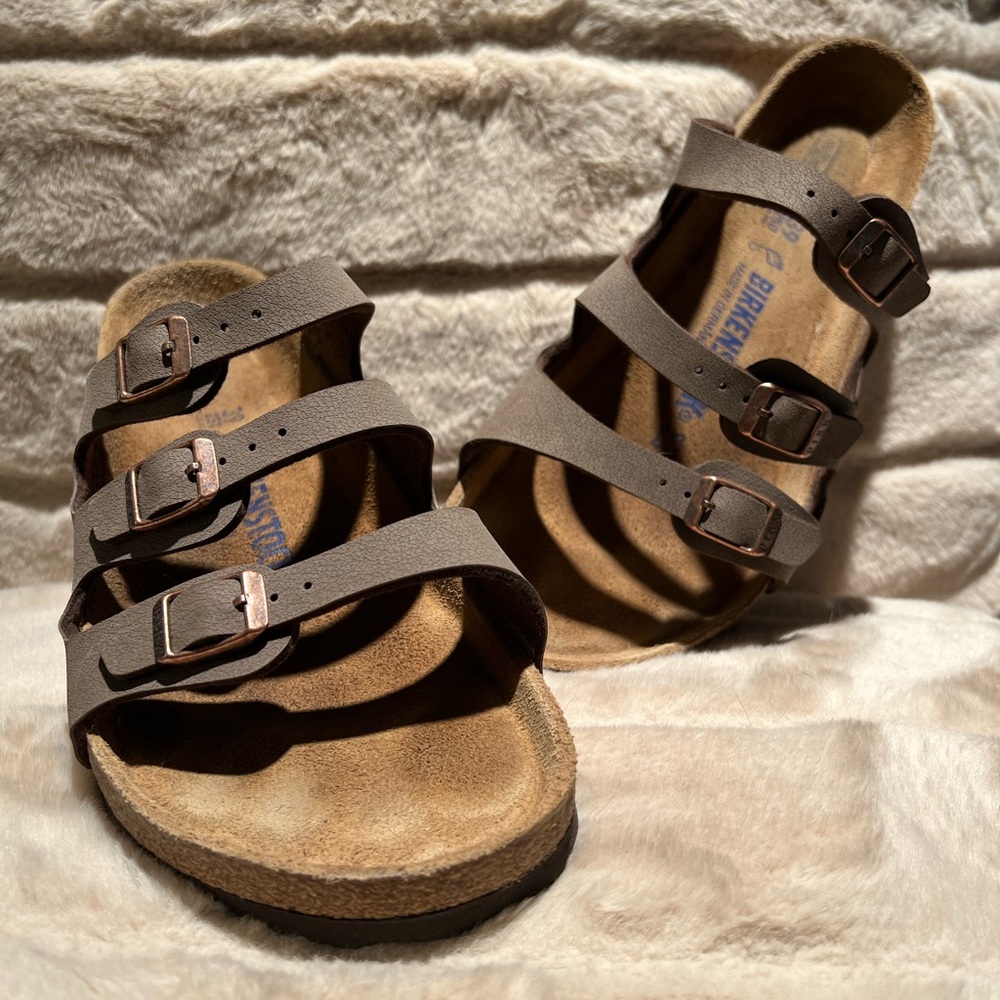 Birkenstock Soft soles with triple strap sandals in Khaki.
